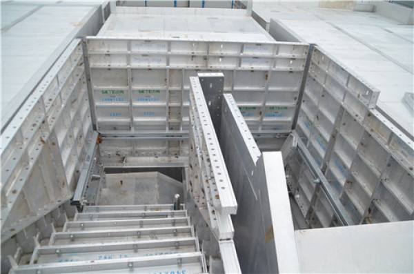 海盗船推限量版FRAME 4000D机箱：变色漆面