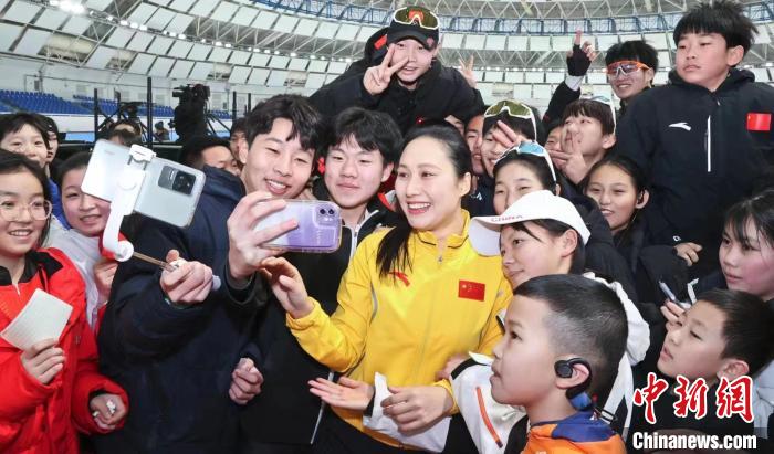 哈尔滨纪念仪式见证张虹正式退役，铭记她夺得