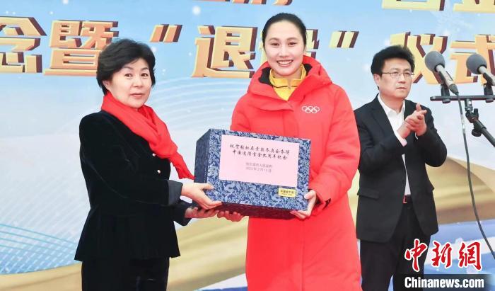 哈尔滨纪念仪式见证张虹正式退役，铭记她夺得