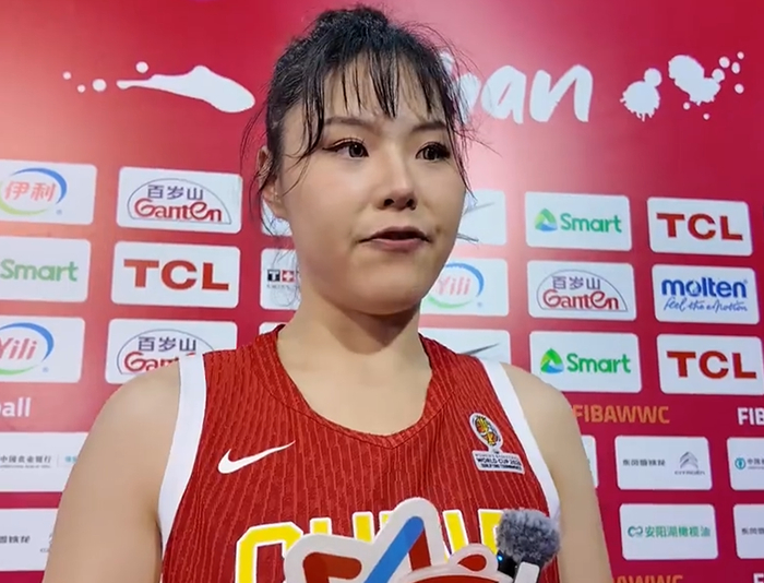 中国女篮力克捷克赛后采访：李月汝谈留洋挑战