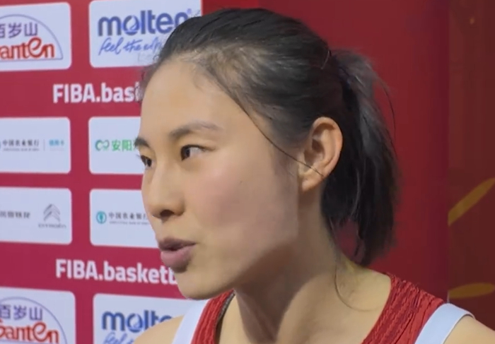 中国女篮力克捷克赛后采访：李月汝谈留洋挑战