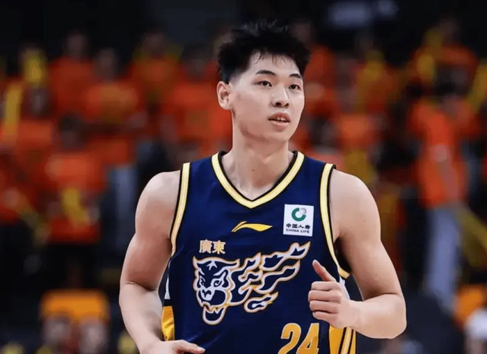 广东队大胜新疆，防守强度与球员状态成关键