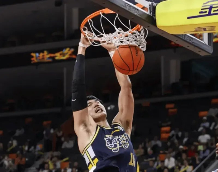 广东队大胜新疆，防守强度与球员状态成关键