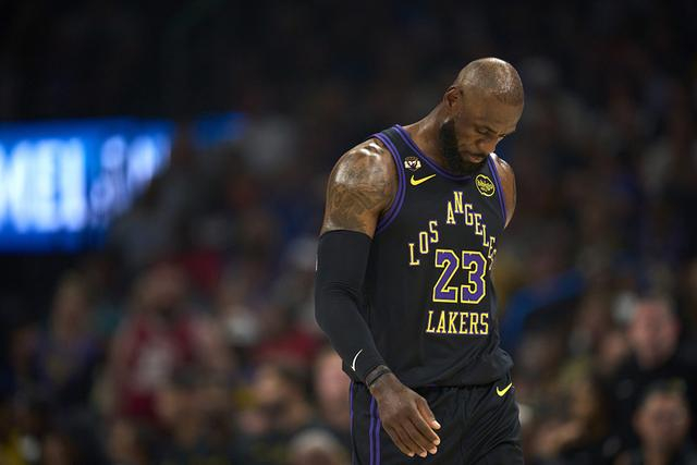 湖人惨败雷霆东契奇伤退 詹姆斯：团队精神未变