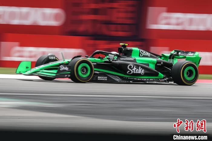 维斯塔潘夺得上海冲刺赛冠军，周冠宇排第九，