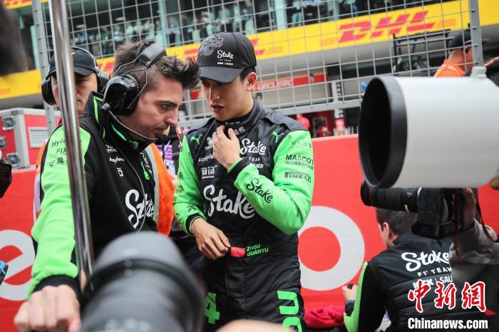 维斯塔潘夺得上海冲刺赛冠军，周冠宇排第九，