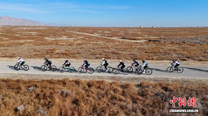首届贺兰山东麓山地自行车挑战赛西夏陵开赛
