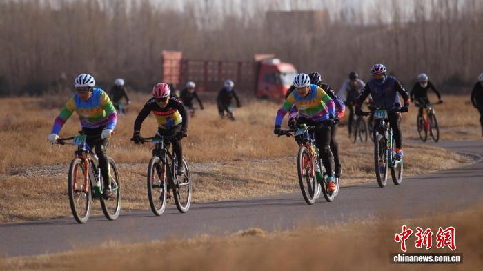 首届贺兰山东麓山地自行车挑战赛西夏陵开赛